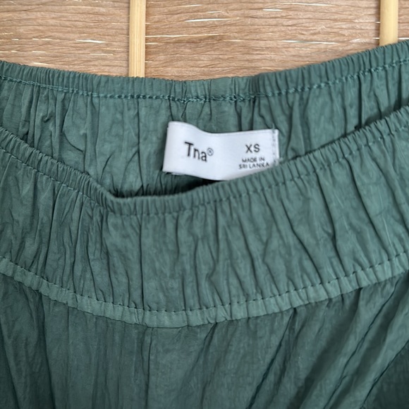 ARITZIA Mid rise shorts - Picture 2 of 5